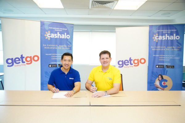 Cashalo General Manager Hamilton Angluben and GetGo Rewards General Manager Nik Laming sign a Memorandum of Agreement that will provide GetGo members more opportunities to fly for free just by becoming a Cashalo user.
